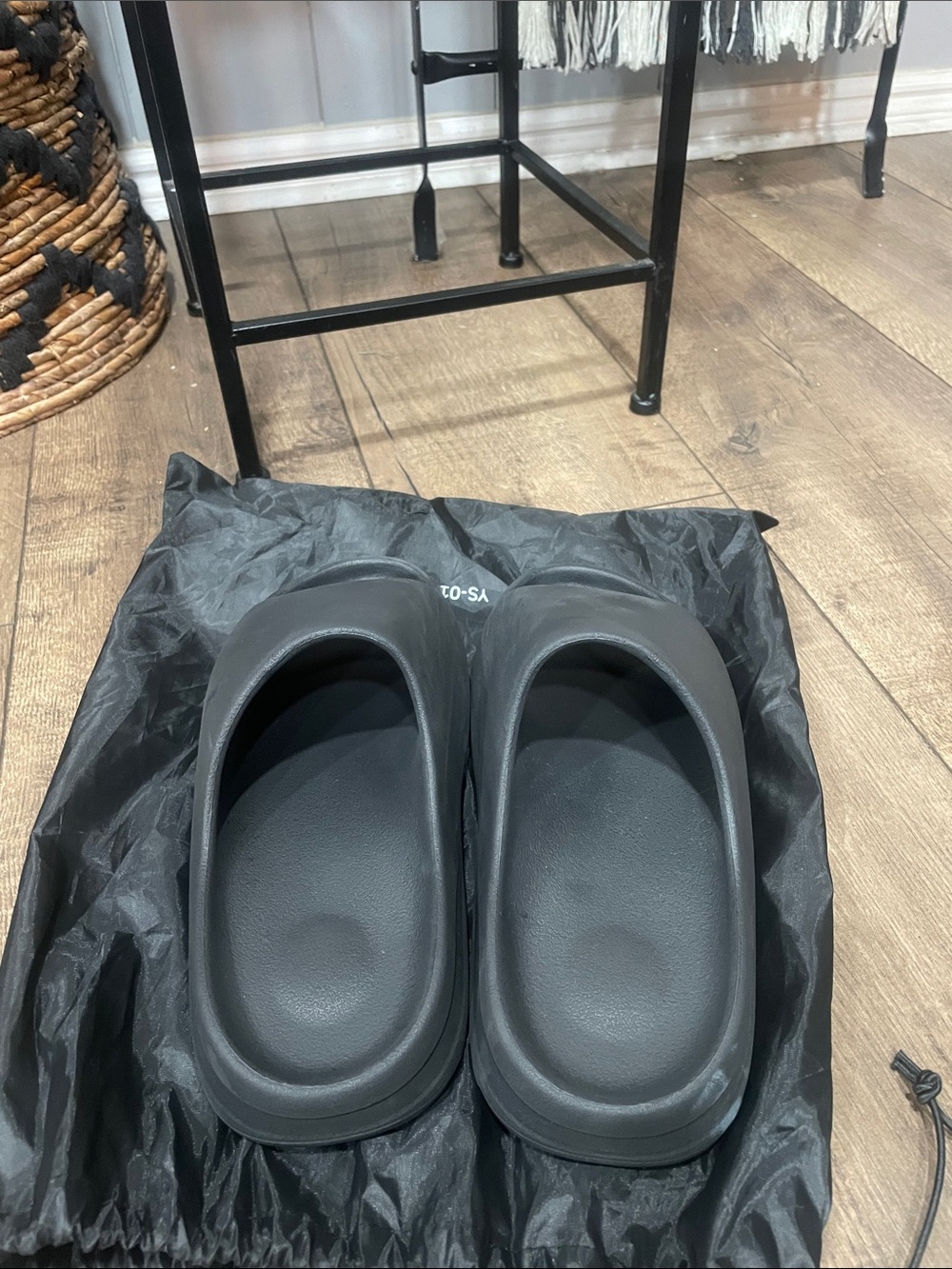 Yeezy Foam Slide Sandals in Black